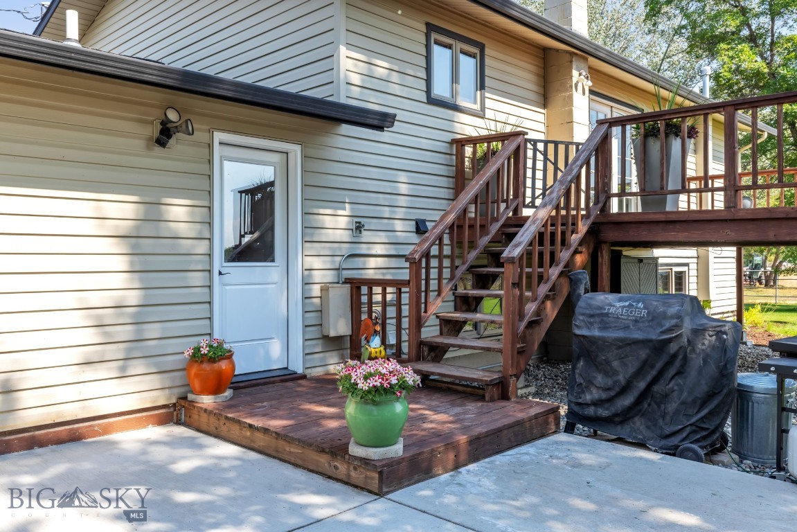 Manhattan, Montana 59741, United States, 5 Bedrooms Bedrooms, ,3 BathroomsBathrooms,Residential,Pending,204771