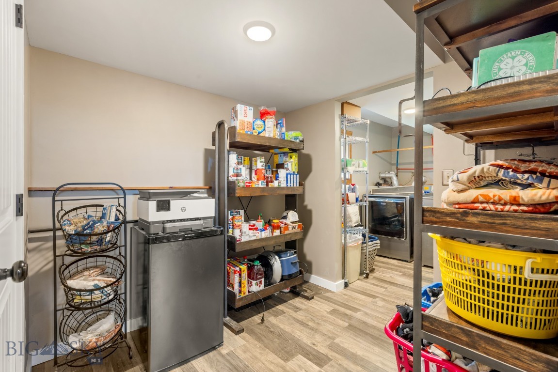 Manhattan, Montana 59741, United States, 5 Bedrooms Bedrooms, ,3 BathroomsBathrooms,Residential,Pending,204771