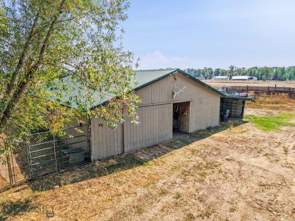 Manhattan, Montana 59741, United States, 5 Bedrooms Bedrooms, ,3 BathroomsBathrooms,Residential,Pending,204771