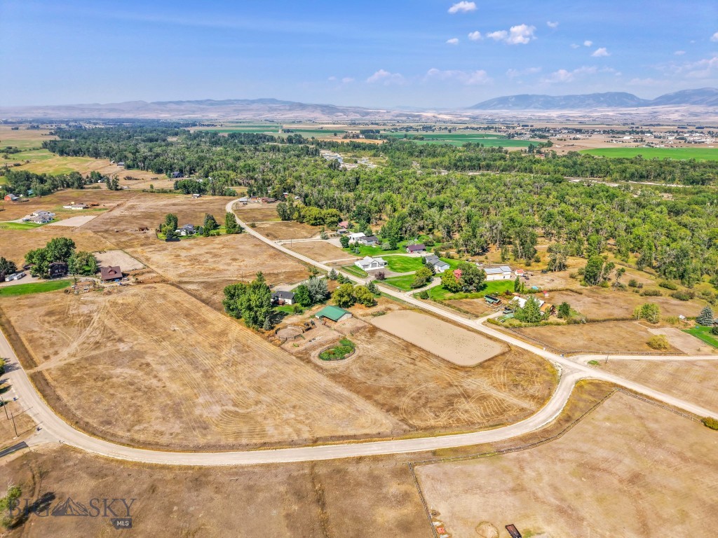 Manhattan, Montana 59741, United States, 5 Bedrooms Bedrooms, ,3 BathroomsBathrooms,Residential,Pending,204771