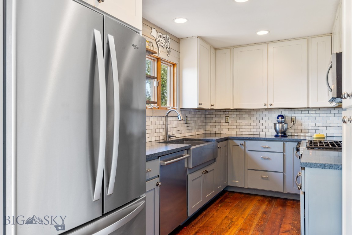 Manhattan, Montana 59741, United States, 5 Bedrooms Bedrooms, ,3 BathroomsBathrooms,Residential,Pending,204771