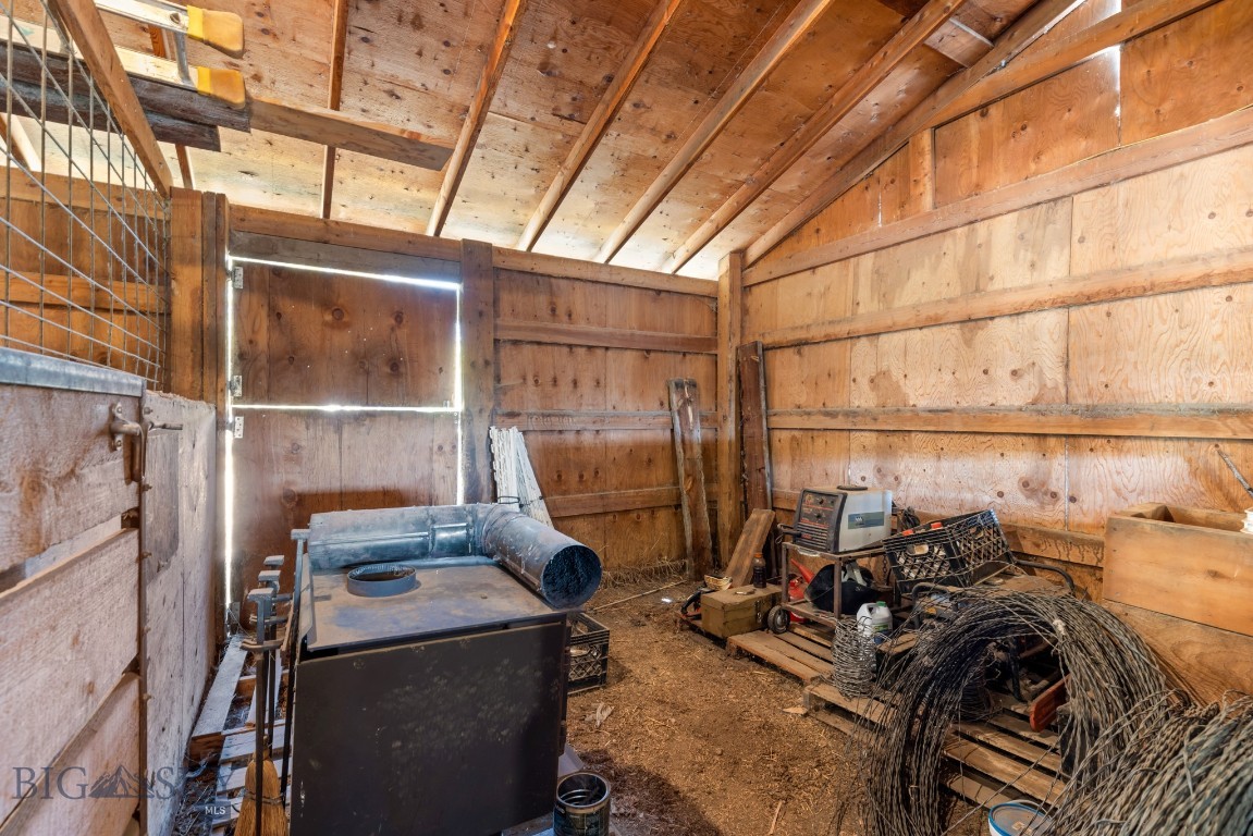 Manhattan, Montana 59741, United States, 5 Bedrooms Bedrooms, ,3 BathroomsBathrooms,Residential,Pending,204771