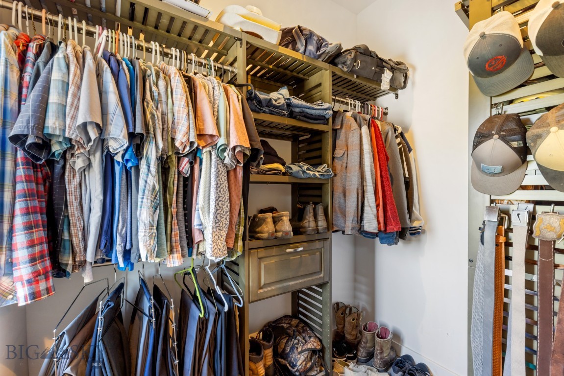 Manhattan, Montana 59741, United States, 5 Bedrooms Bedrooms, ,3 BathroomsBathrooms,Residential,Pending,204771