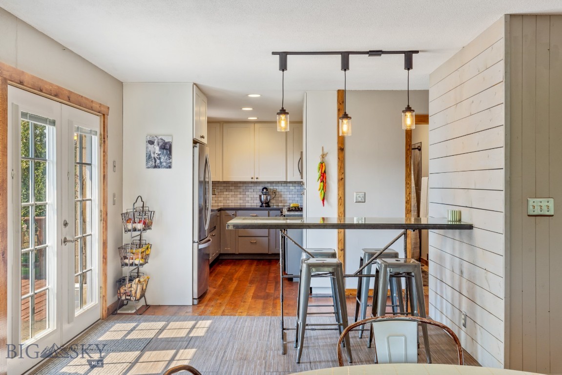 Manhattan, Montana 59741, United States, 5 Bedrooms Bedrooms, ,3 BathroomsBathrooms,Residential,Pending,204771