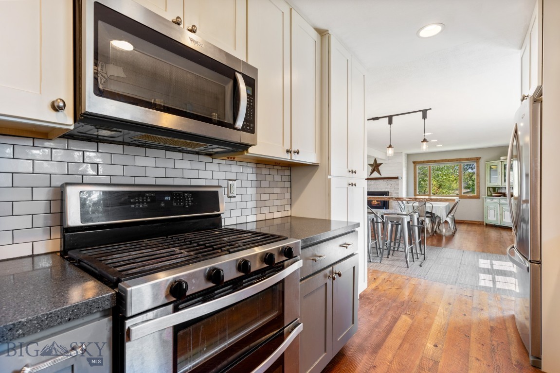 Manhattan, Montana 59741, United States, 5 Bedrooms Bedrooms, ,3 BathroomsBathrooms,Residential,Pending,204771