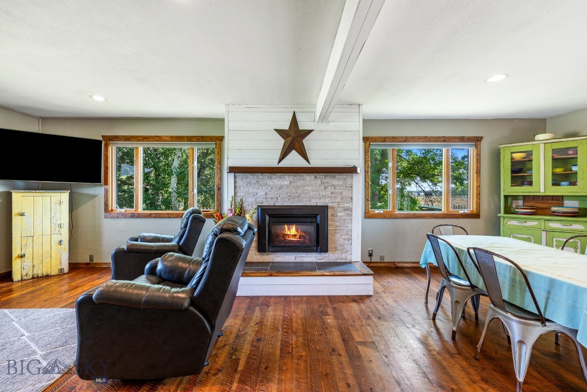 Manhattan, Montana 59741, United States, 5 Bedrooms Bedrooms, ,3 BathroomsBathrooms,Residential,Pending,204771