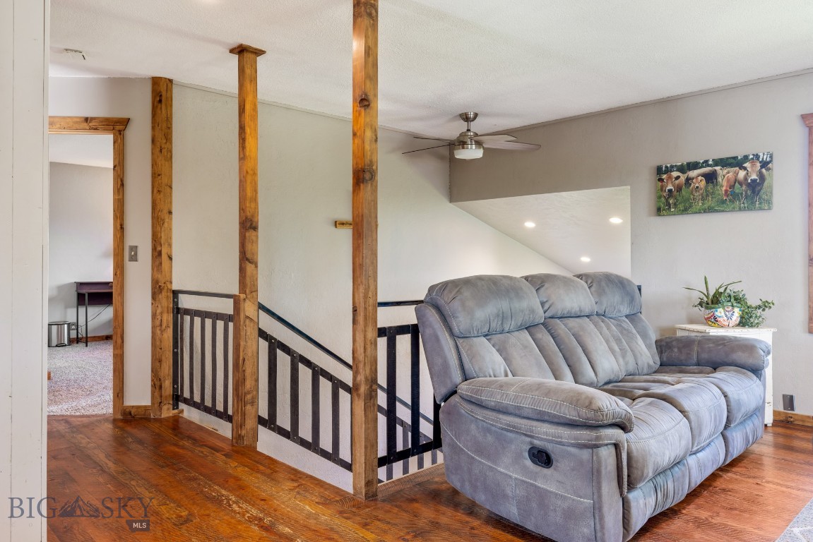 Manhattan, Montana 59741, United States, 5 Bedrooms Bedrooms, ,3 BathroomsBathrooms,Residential,Pending,204771