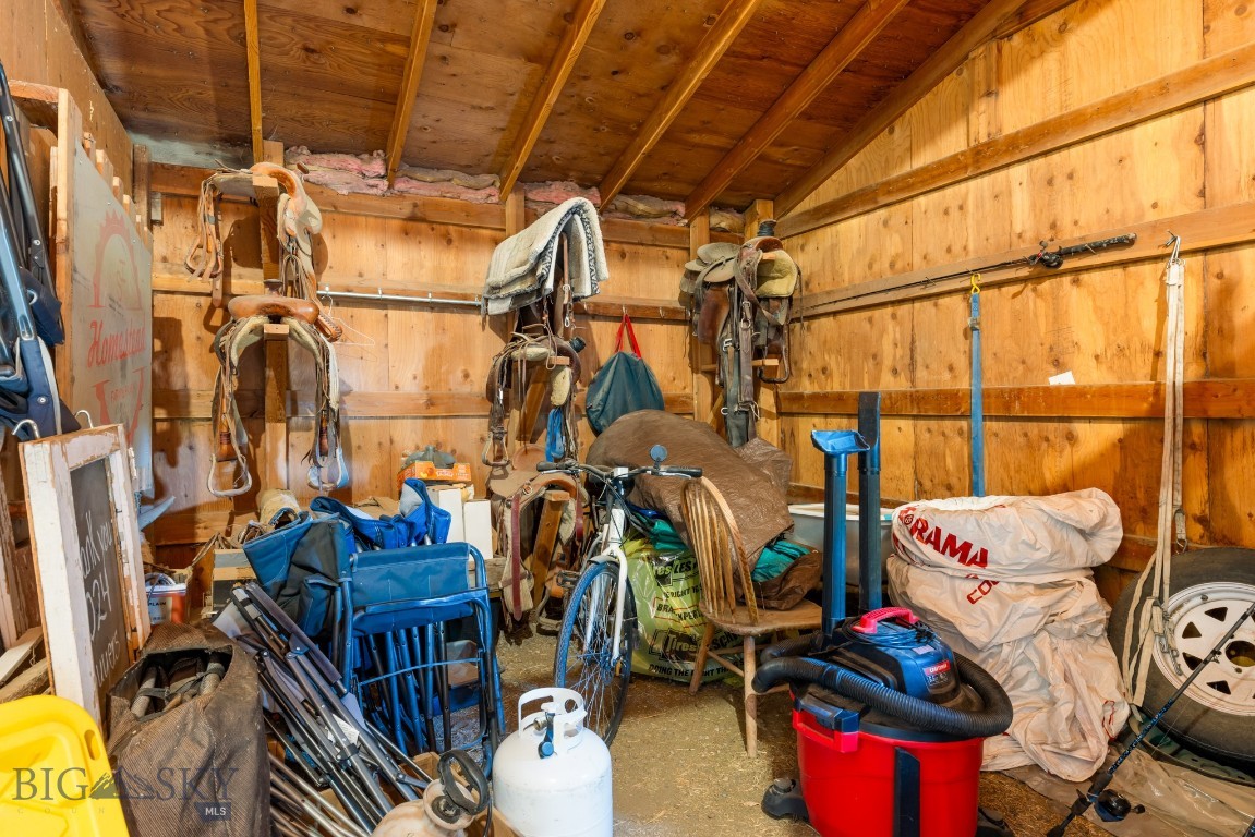 Manhattan, Montana 59741, United States, 5 Bedrooms Bedrooms, ,3 BathroomsBathrooms,Residential,Pending,204771