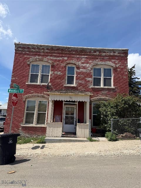 Photo of 401 N Wyoming St, Butte, MT 59701 (MLS # 411559)