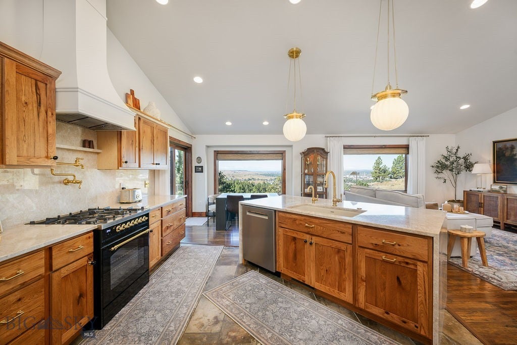 712 Summit Ridge Road