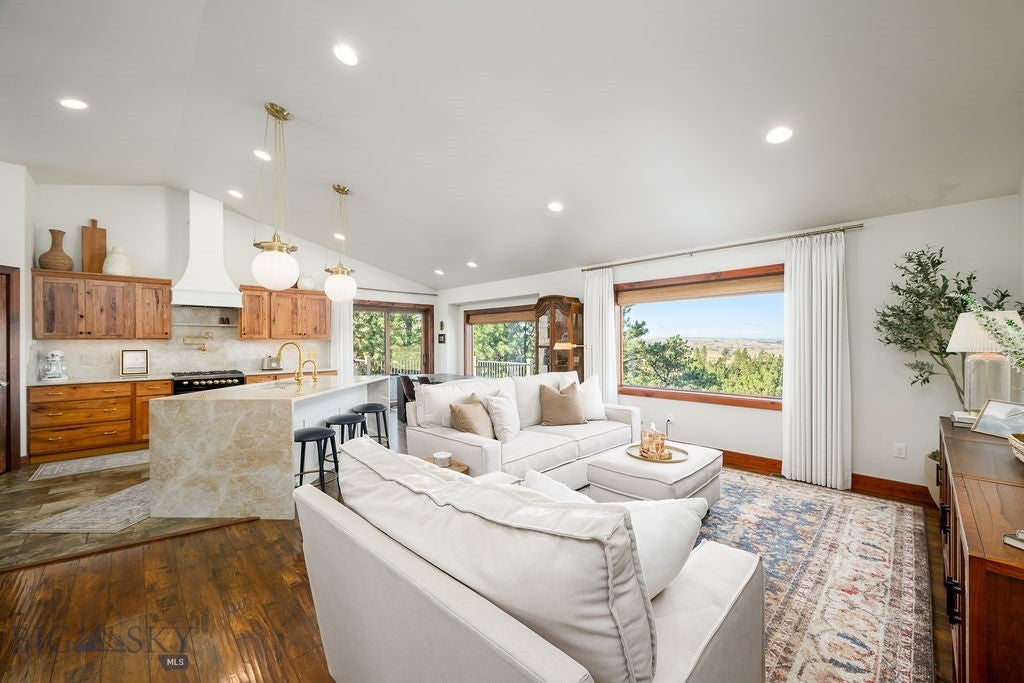 712 Summit Ridge Road