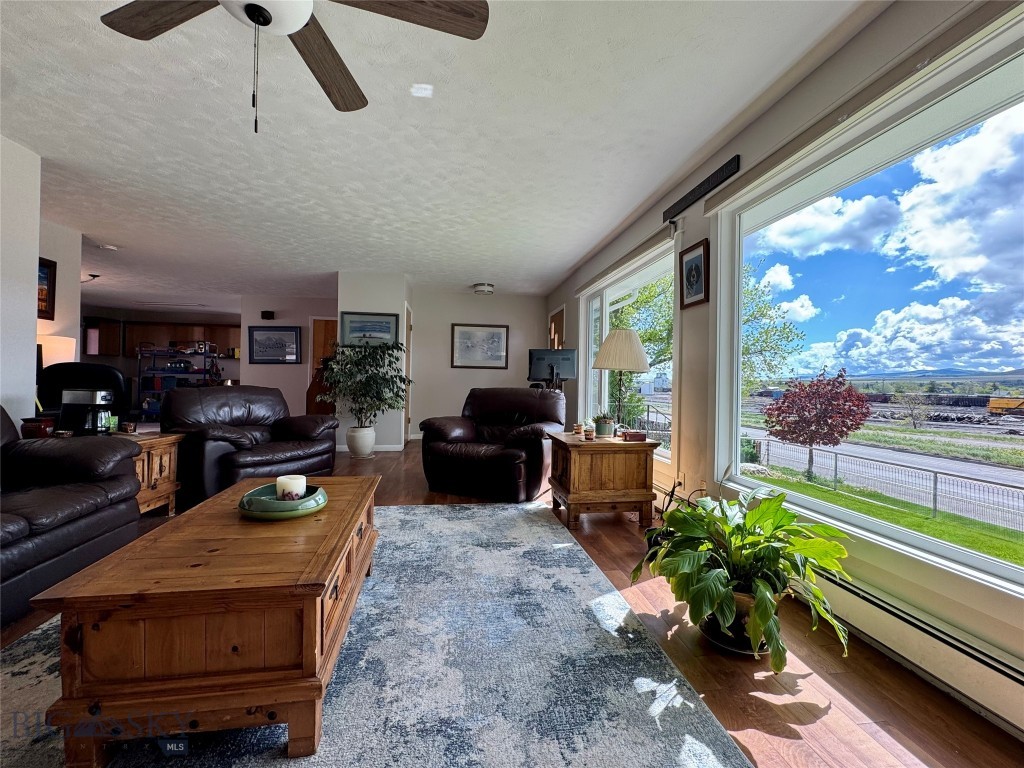 205 E Chinook St.