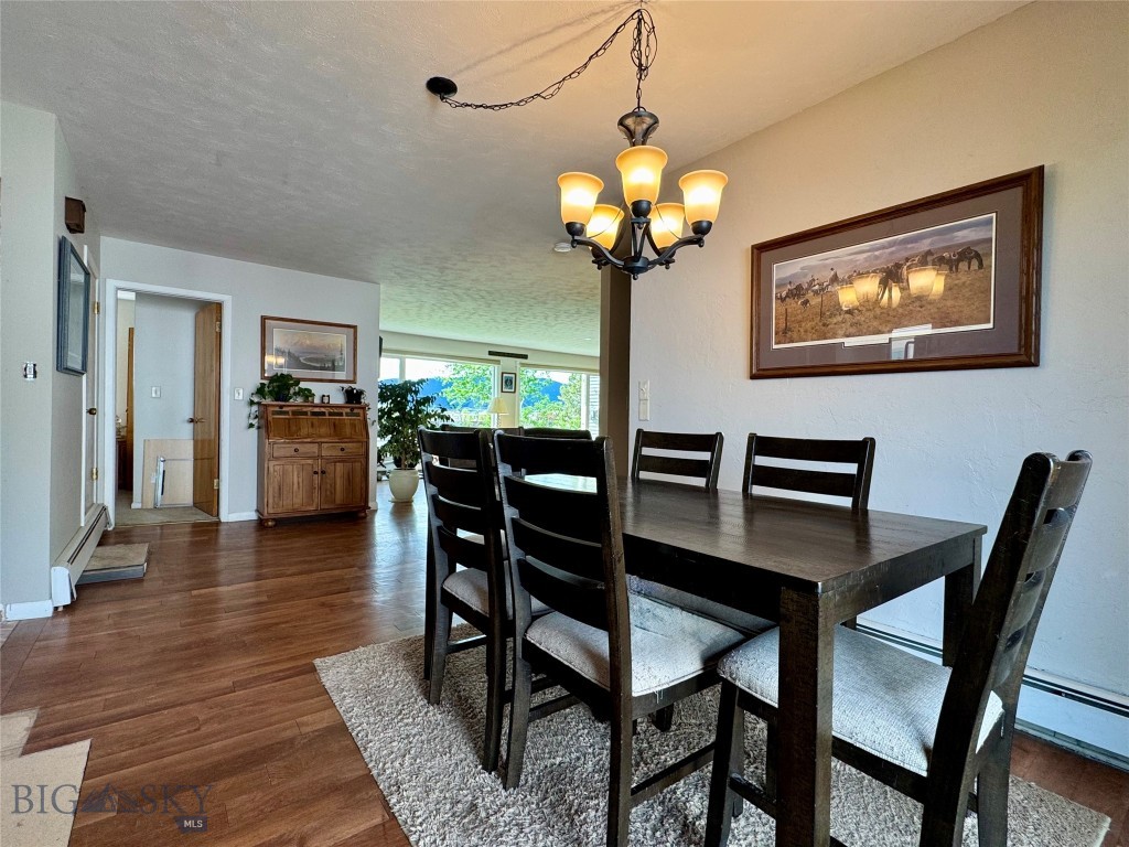 205 E Chinook St.