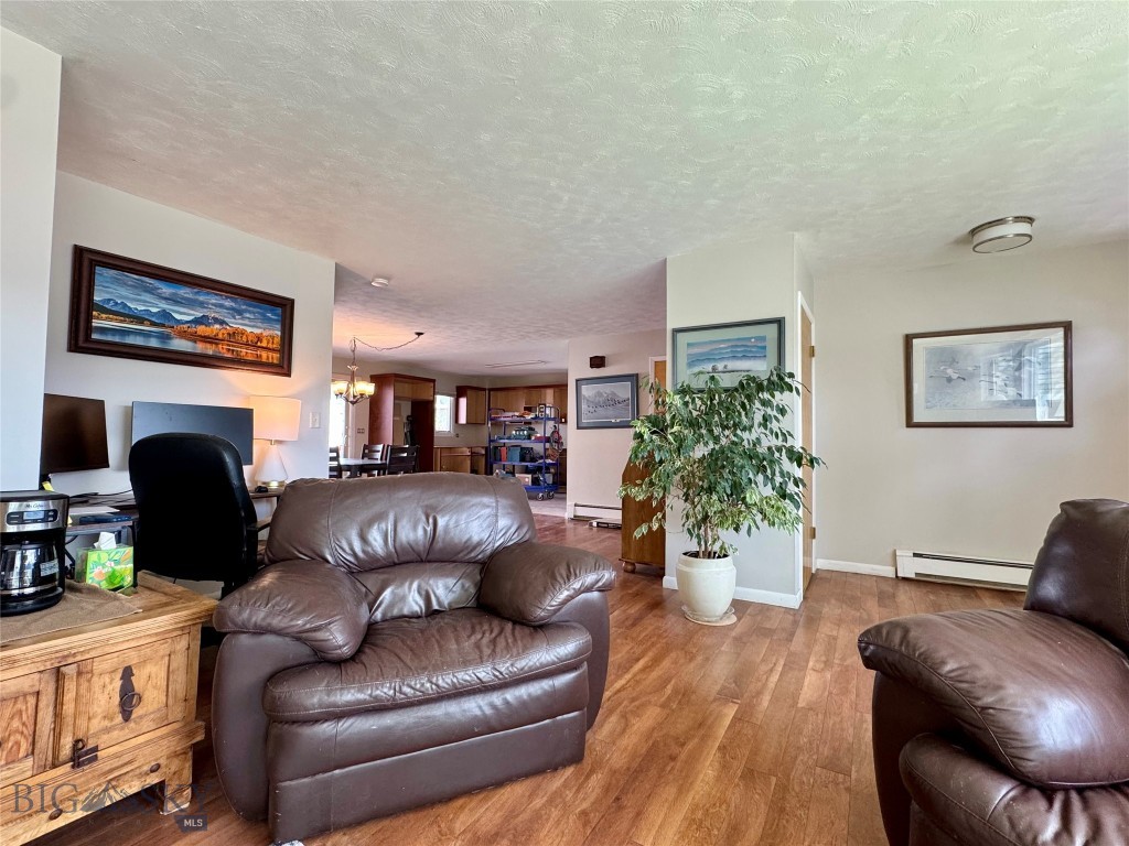 205 E Chinook St.