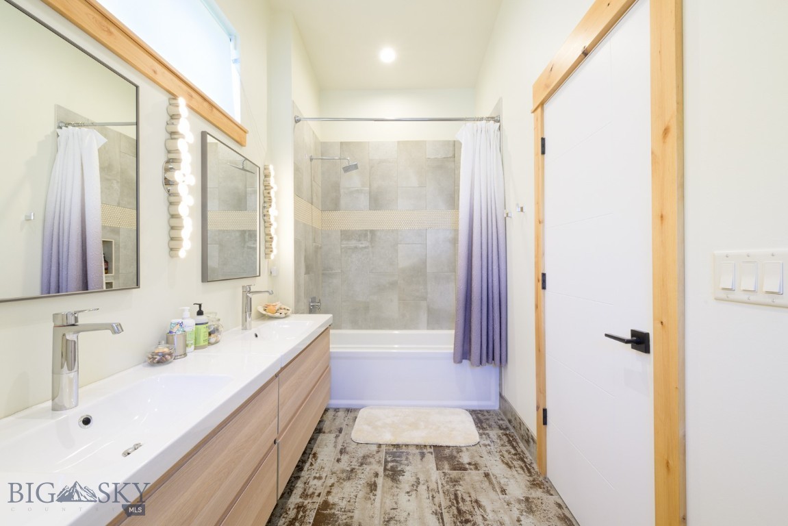 Bozeman, Montana 59715, United States, 2 Bedrooms Bedrooms, ,3 BathroomsBathrooms,Residential,Contingent,50726