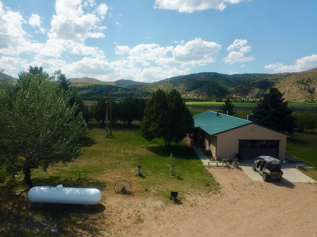 18711 Crystal Mountain Road Ranch