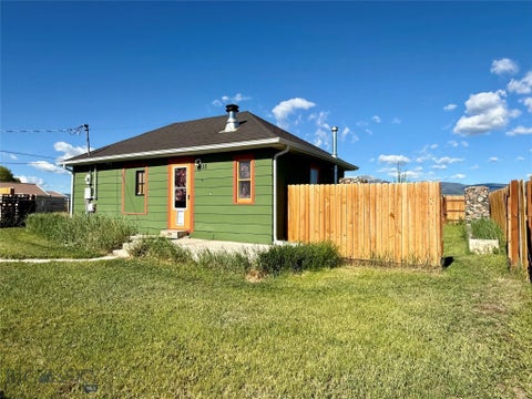 Photo of 1010 Sunset Drive, Deer Lodge, MT 59722 (MLS # 412177)