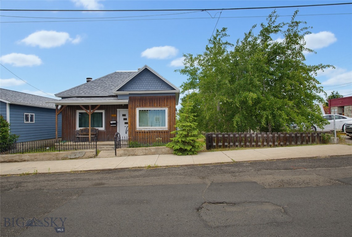 1511 N Main