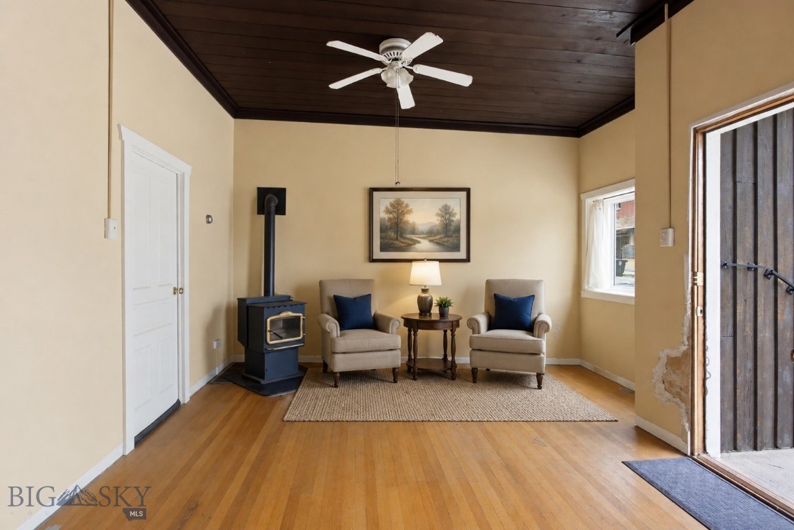 1511 N Main