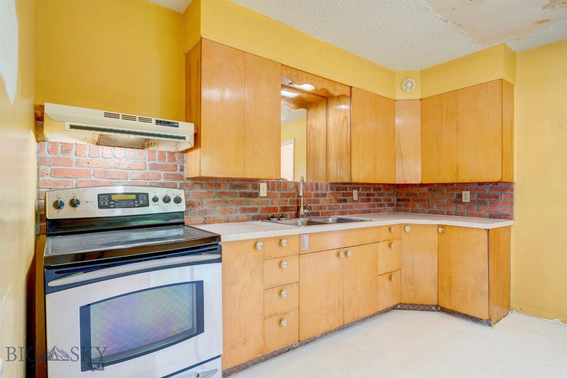 109 N Broadway