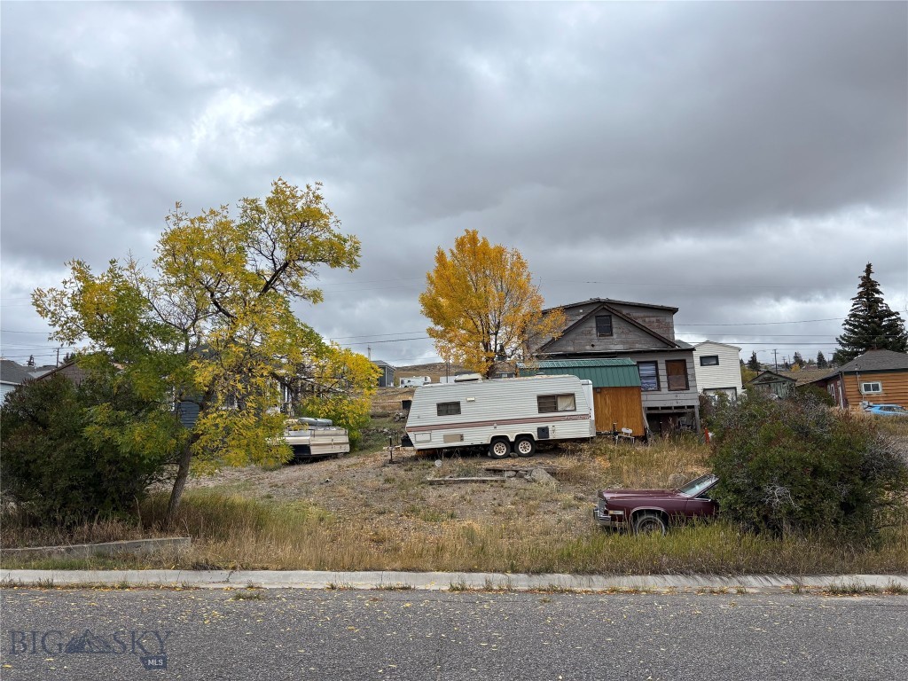 The views from these lots are incredible! They may be purchased as one or separate.