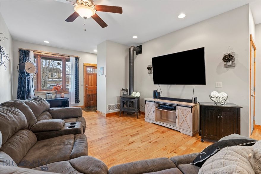 Move in ready end-unit condo with 4 bedrooms, 3.5 baths, including two primary suites, ideal for multi-generational living, a second home, or a Gallatin Valley investment. Beautifully customized with space, quality finishes, and Bridger Mountain views. Bright, versatile layout with hardwood floors, solid wood trim, freestanding gas stove, new tile, fresh paint, and modern lighting.

Kitchen features stainless steel appliances with new refrigerator and dishwasher. Lower level provides ample storage.

Additional highlights: one-car garage with built-ins, large fenced backyard, and easy access to trails, a recreational pond, shops, and dining. Thoughtfully updated and impeccably maintained, this home offers a rare blend of functionality, scenery, and long-term value.