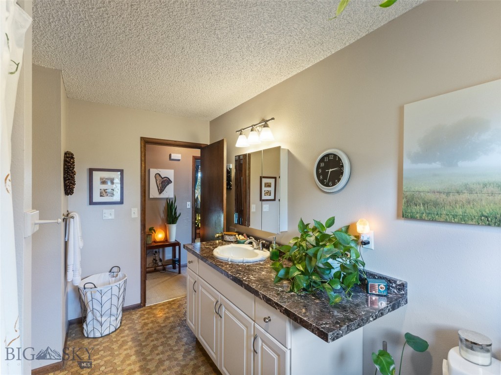 Manhattan, Montana 59741, United States, 4 Bedrooms Bedrooms, ,2 BathroomsBathrooms,Residential,Contingent,42354