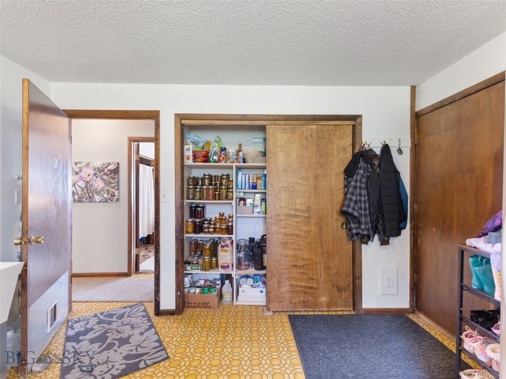 Manhattan, Montana 59741, United States, 4 Bedrooms Bedrooms, ,2 BathroomsBathrooms,Residential,Contingent,42354