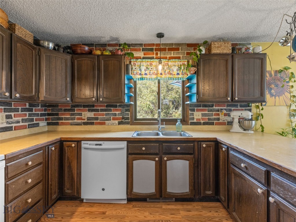 Manhattan, Montana 59741, United States, 4 Bedrooms Bedrooms, ,2 BathroomsBathrooms,Residential,Contingent,42354