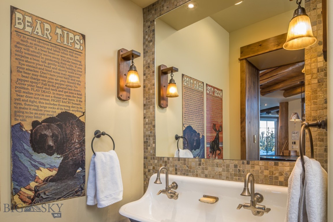 Diamond Hitch Of Ski Moonlight - Residential