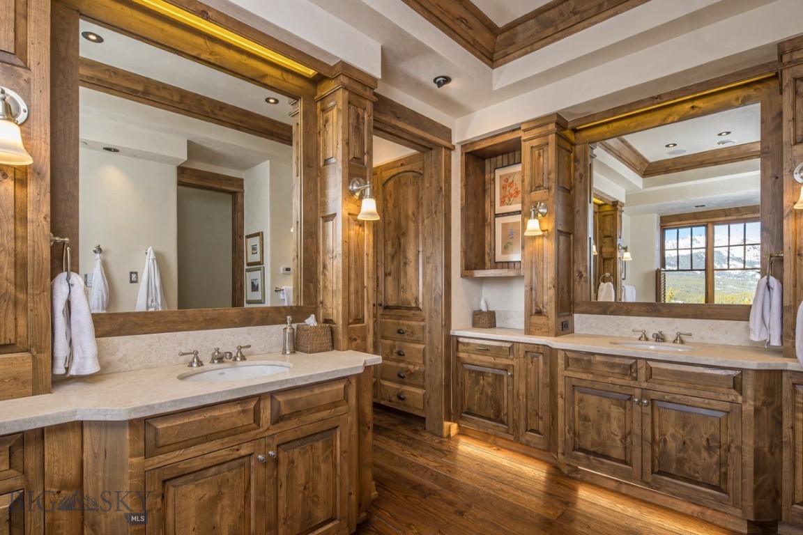 Diamond Hitch Of Ski Moonlight - Residential