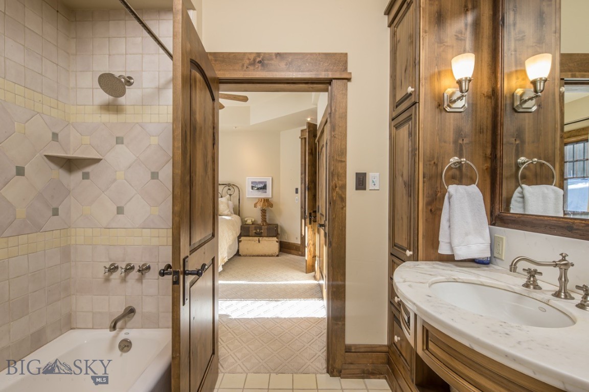 Diamond Hitch Of Ski Moonlight - Residential