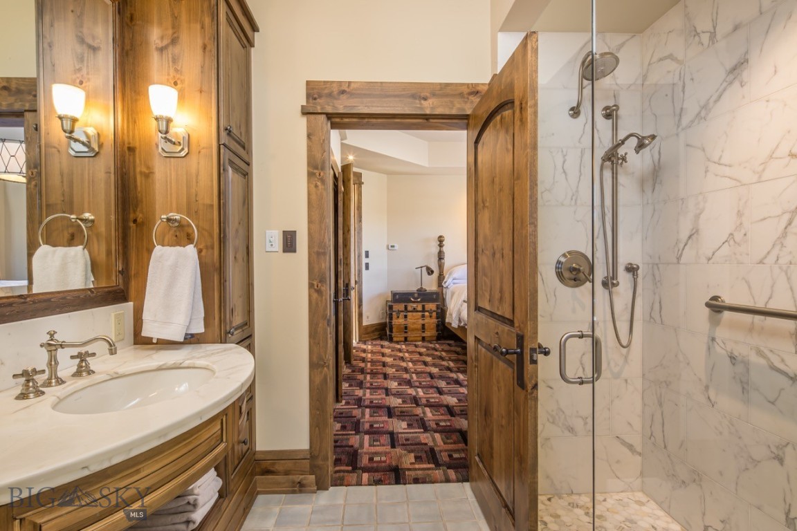 Diamond Hitch Of Ski Moonlight - Residential