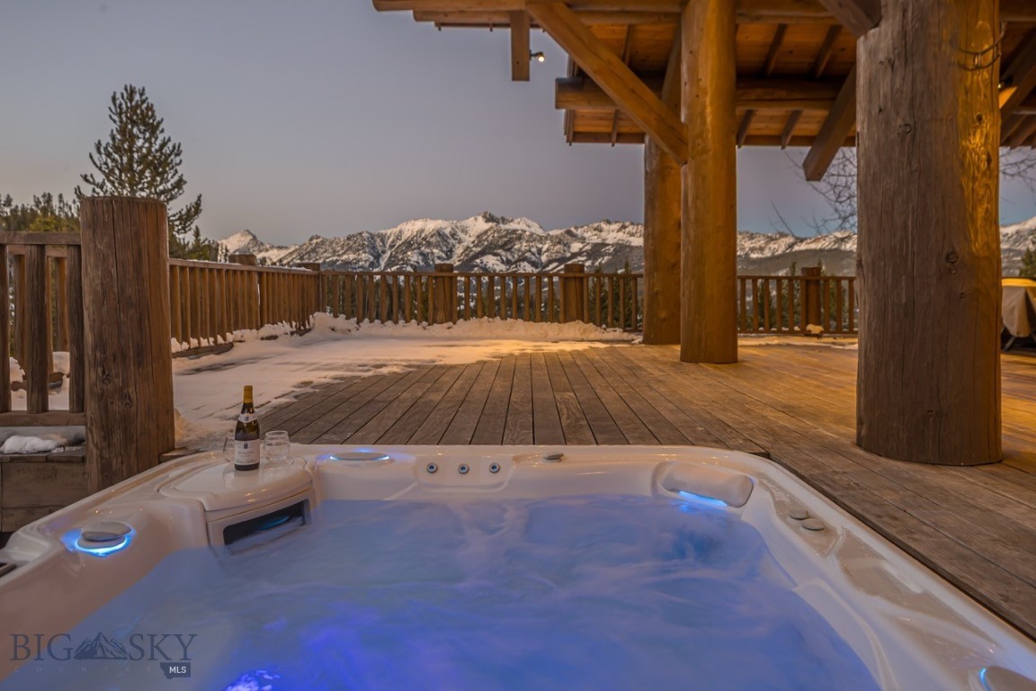 Diamond Hitch Of Ski Moonlight - Residential