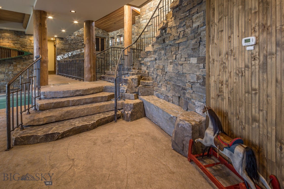 Diamond Hitch Of Ski Moonlight - Residential