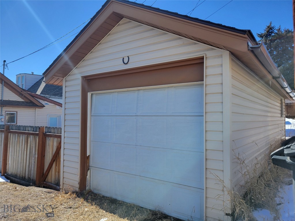 Butte, Montana 59701, United States, 3 Bedrooms Bedrooms, ,2 BathroomsBathrooms,Residential,Pending,61968
