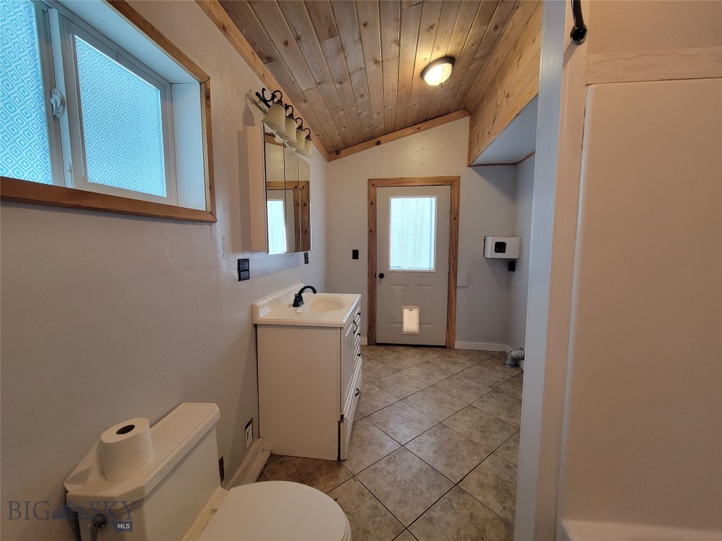 Butte, Montana 59701, United States, 3 Bedrooms Bedrooms, ,2 BathroomsBathrooms,Residential,Pending,61968