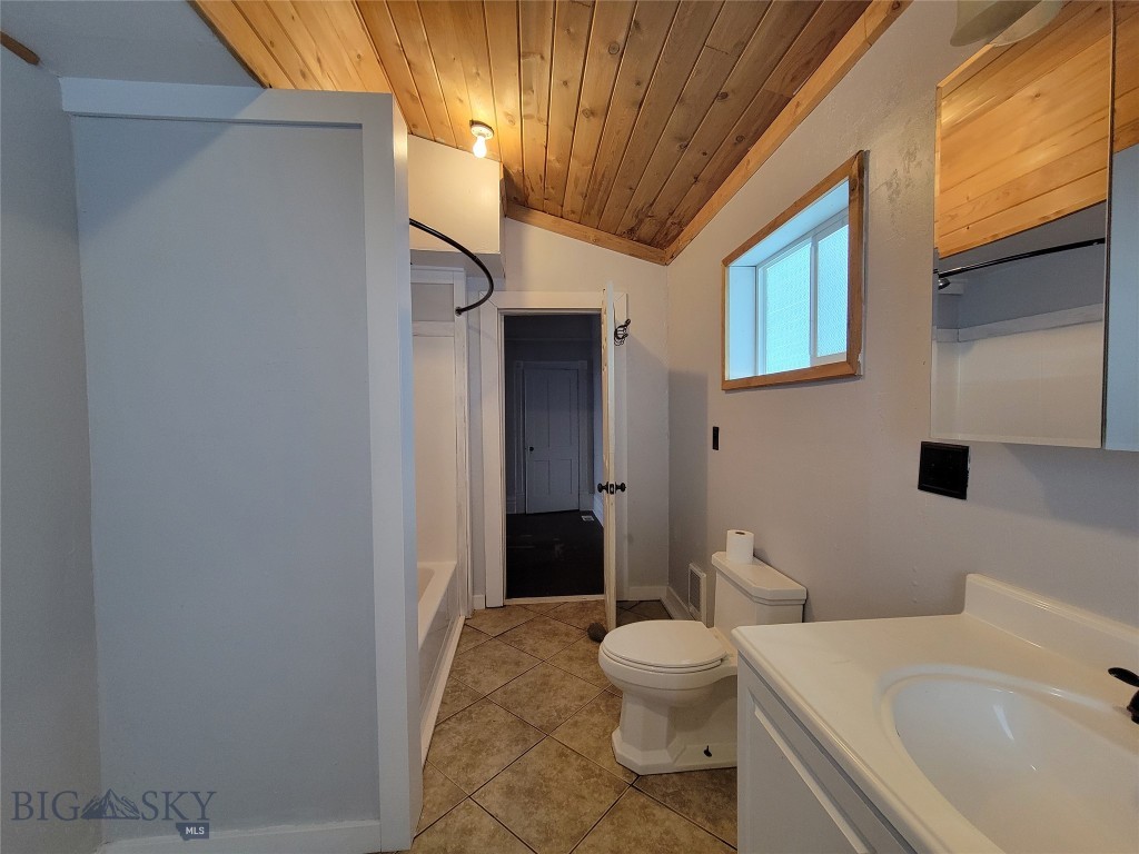 Butte, Montana 59701, United States, 3 Bedrooms Bedrooms, ,2 BathroomsBathrooms,Residential,Pending,61968