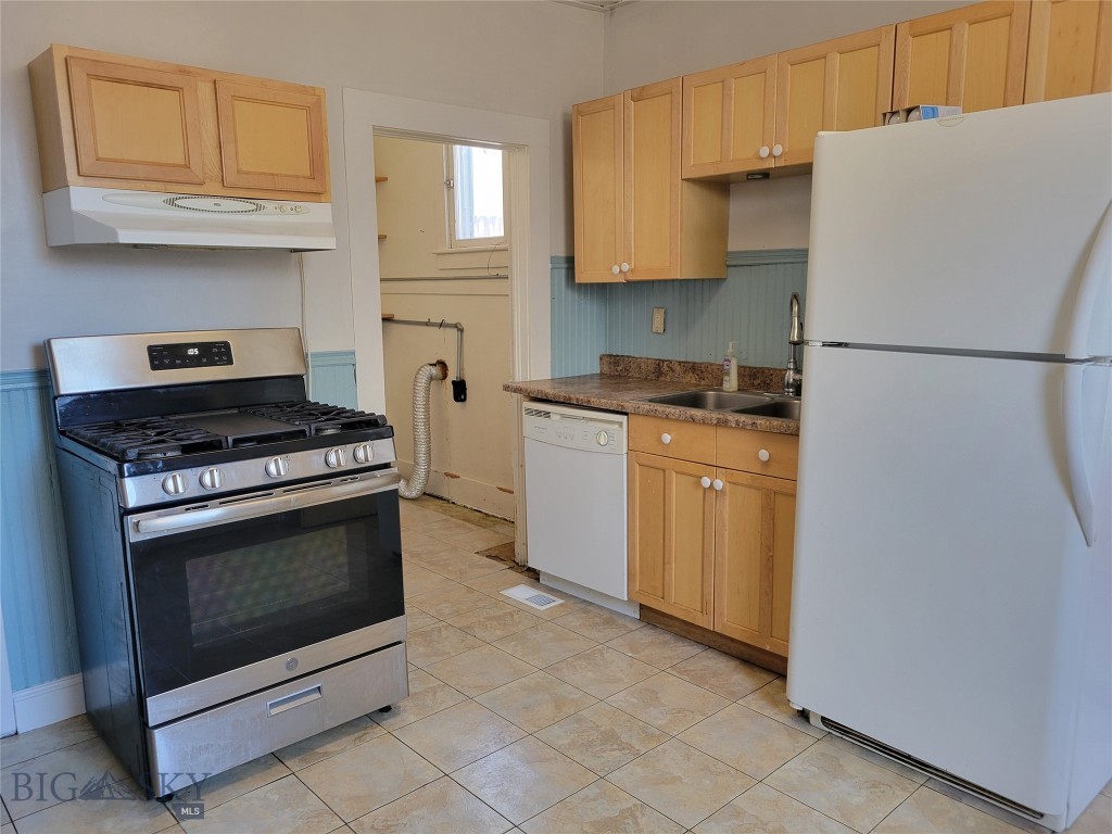 Butte, Montana 59701, United States, 3 Bedrooms Bedrooms, ,2 BathroomsBathrooms,Residential,Pending,61968