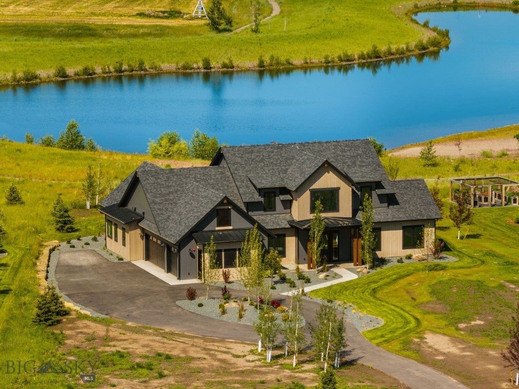 494 Clancy Way