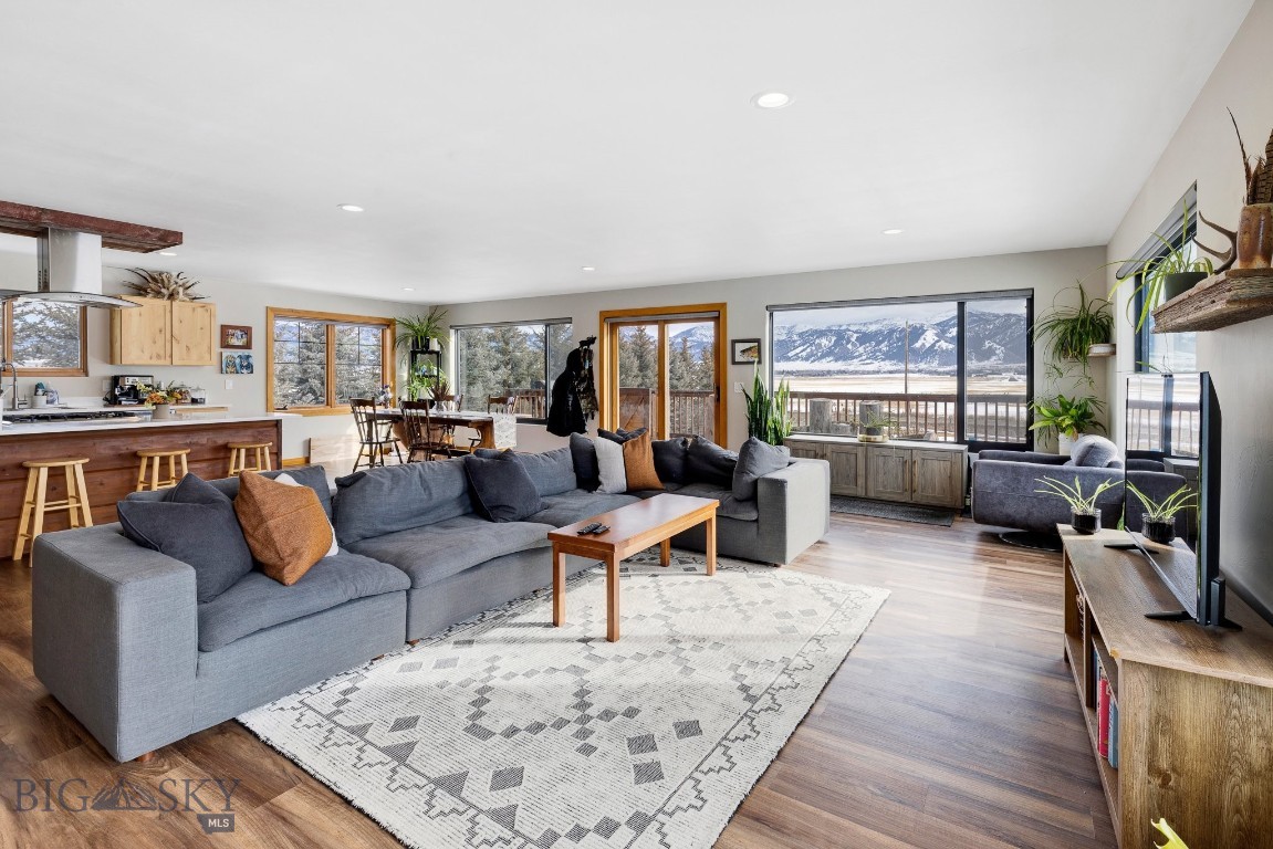 Belgrade, Montana 59714, United States, 4 Bedrooms Bedrooms, ,5 BathroomsBathrooms,Residential,Active,125296