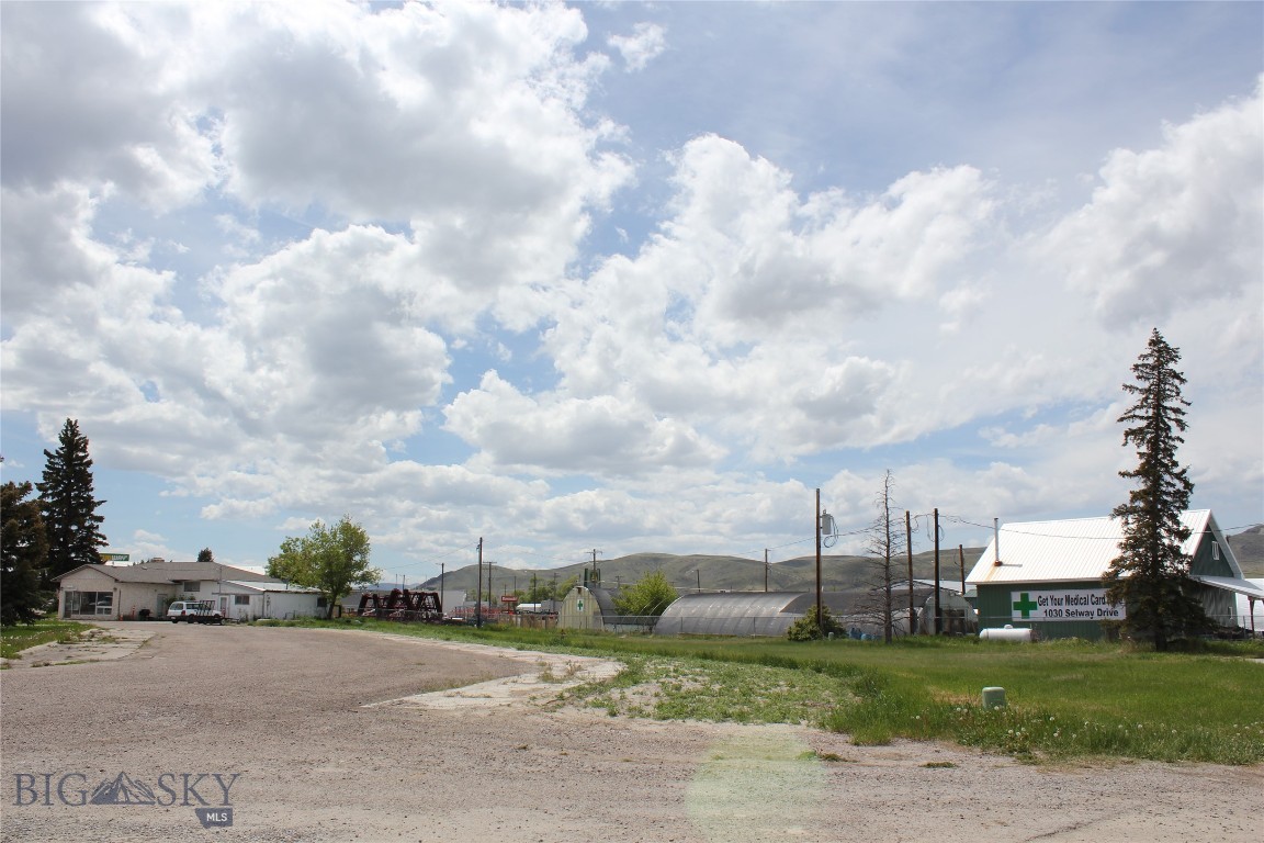 775 N Montana