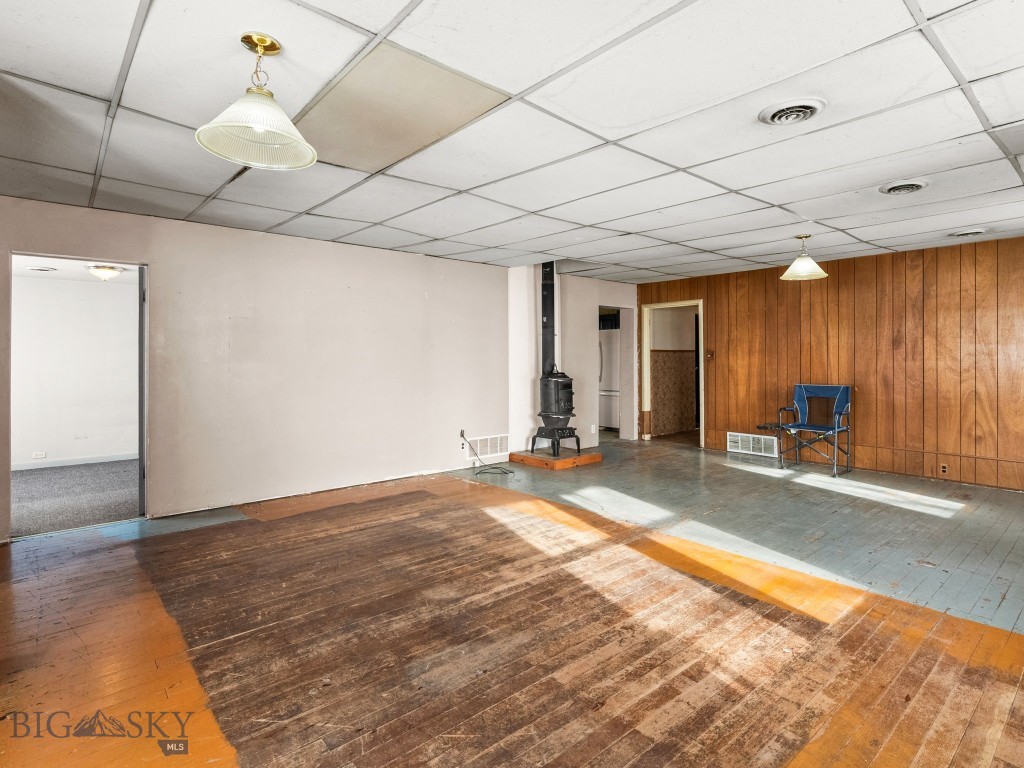 509 E Railroad N