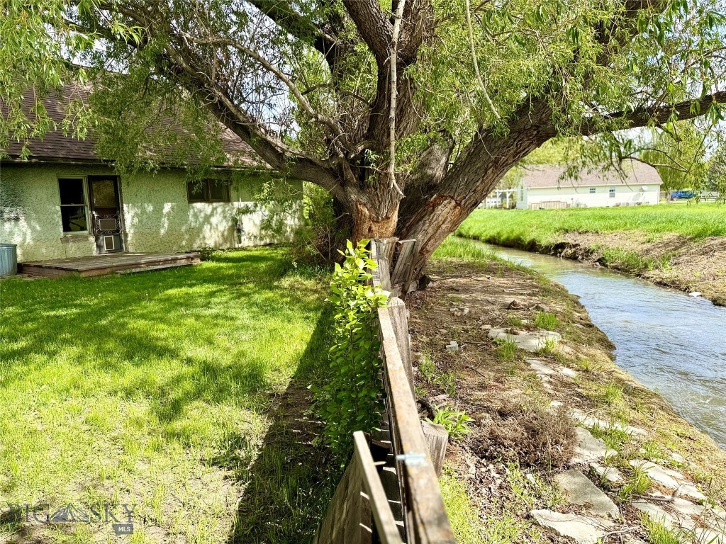 509 E Railroad N