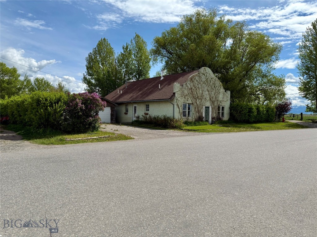 509 E Railroad N