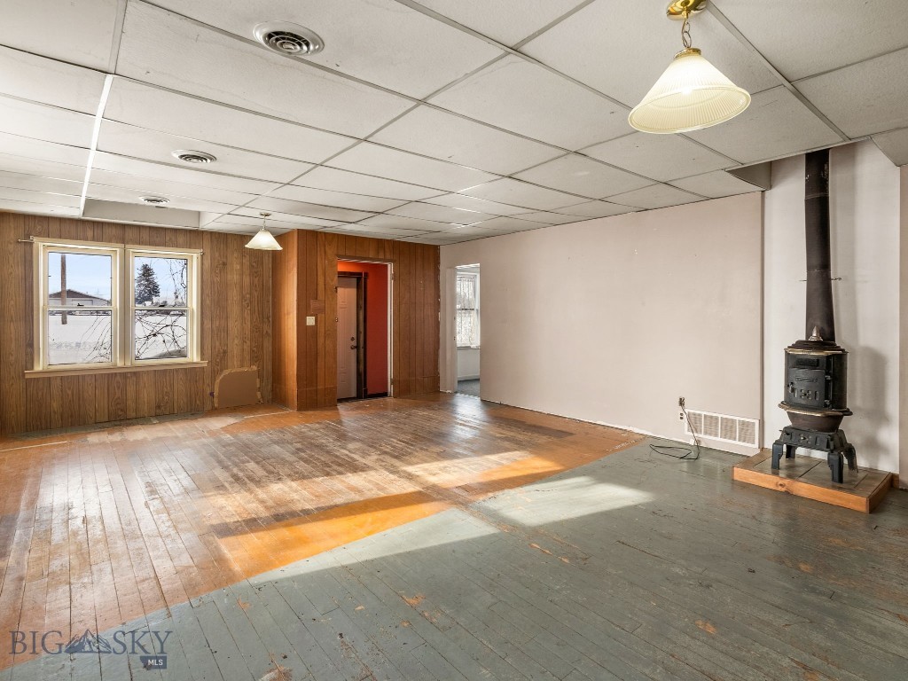 509 E Railroad N