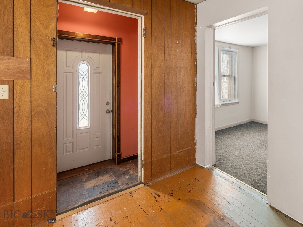 509 E Railroad N