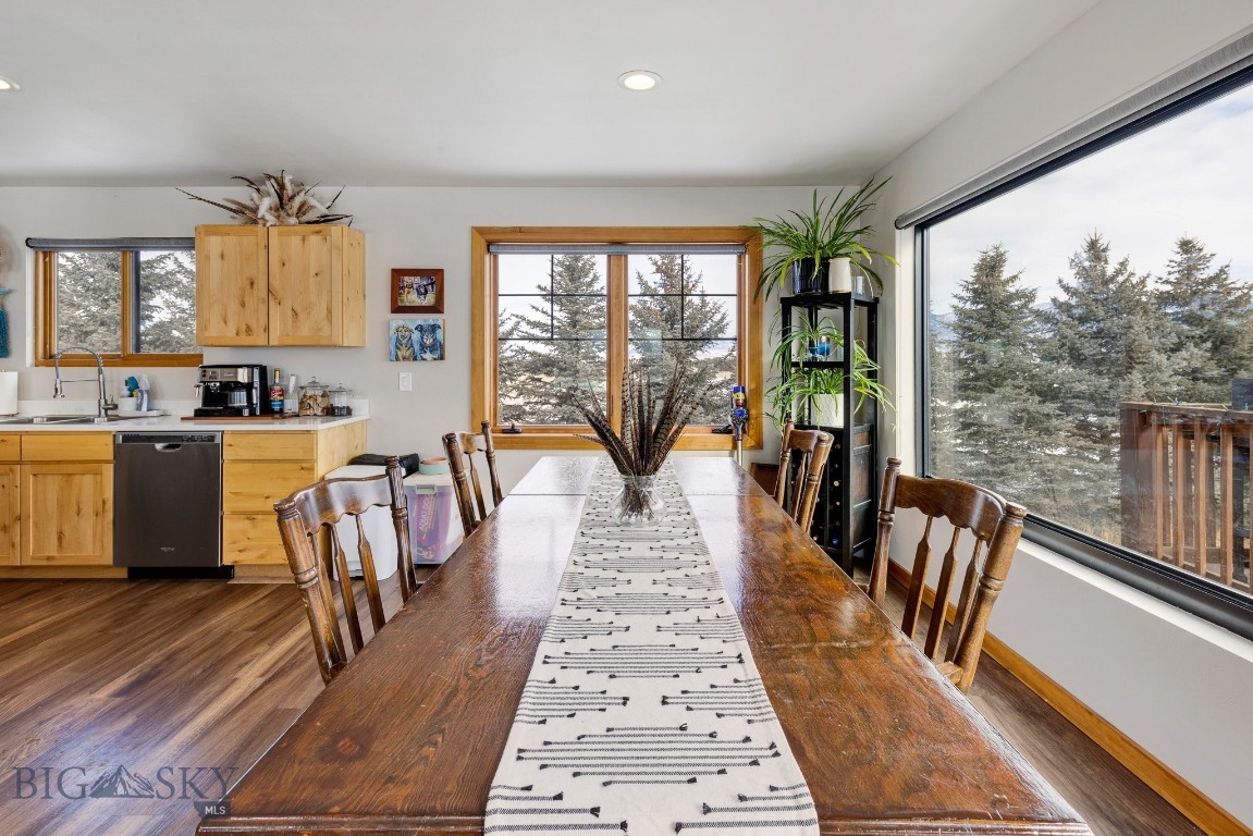 Belgrade, Montana 59714, United States, 4 Bedrooms Bedrooms, ,5 BathroomsBathrooms,Residential,Active,99576