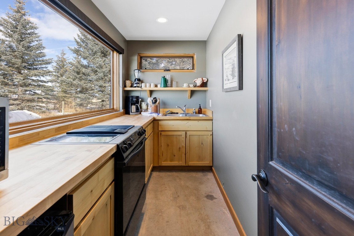 Belgrade, Montana 59714, United States, 4 Bedrooms Bedrooms, ,5 BathroomsBathrooms,Residential,Active,99576