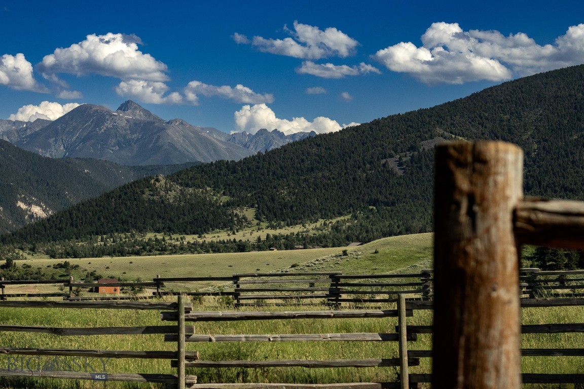 Livingston, Montana 59047, United States, 3 Bedrooms Bedrooms, ,2 BathroomsBathrooms,Residential,Contingent,63631